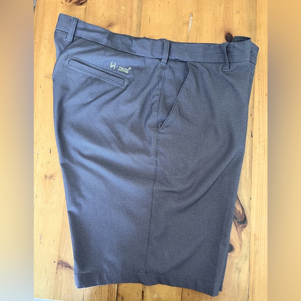 Men’s golf shorts